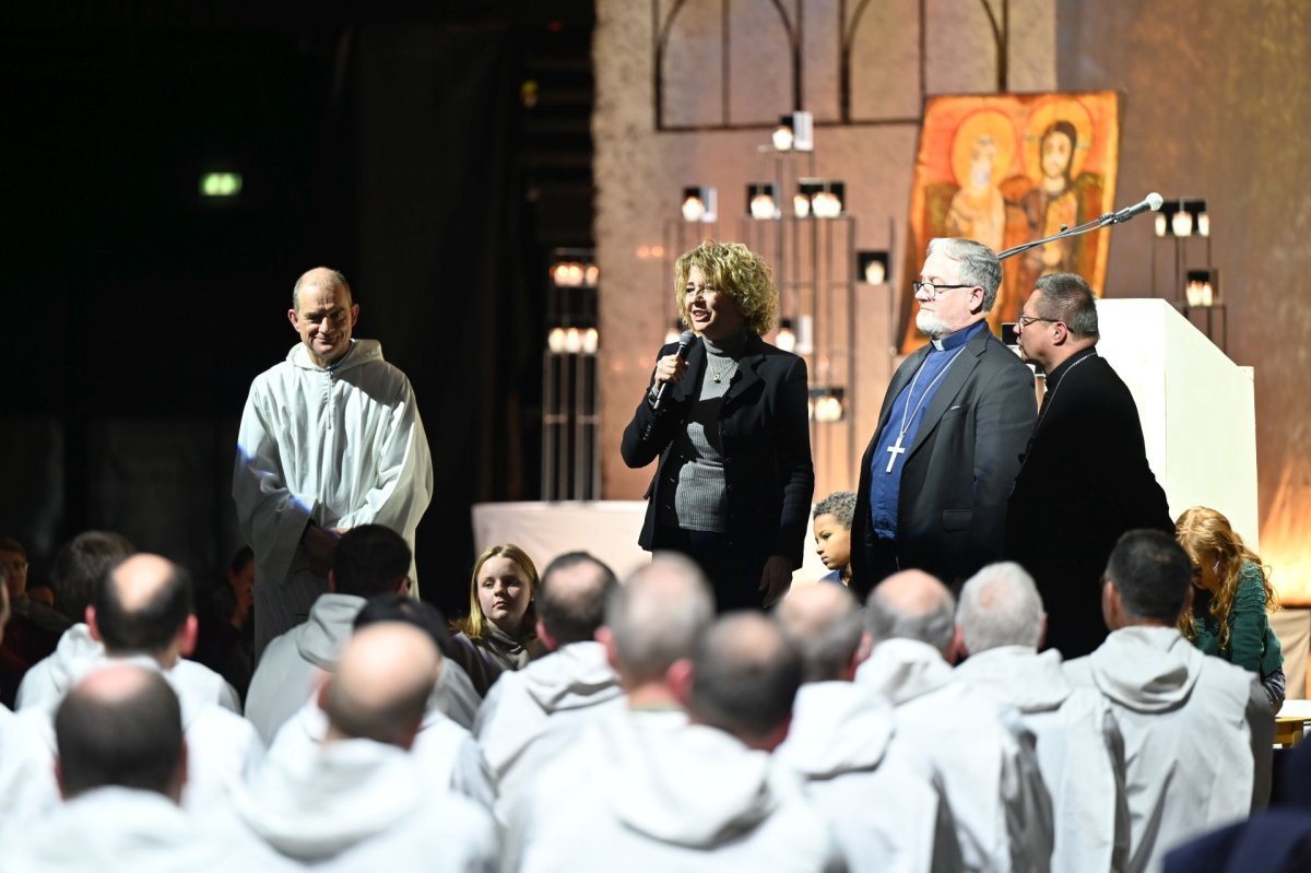 Prière du soir à l'Accor Arena à Bercy. © Marie-Christine Bertin / Diocèse de Paris.
