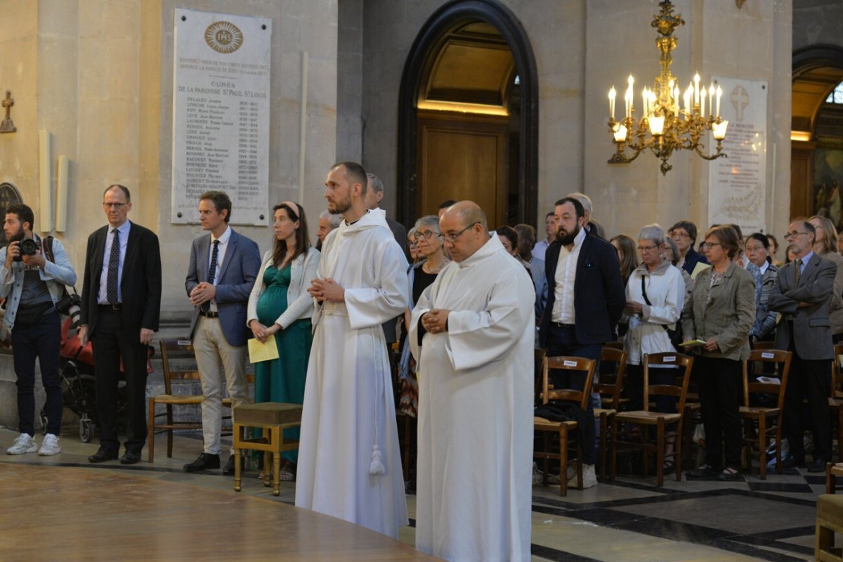 Ordinations diaconales en vue du sacerdoce 2019. Par Mgr Denis Jachiet, évêque auxiliaire de Paris, le 22 septembre 2019 à Saint-Paul-Saint-Louis. © Marie-Christine Bertin / Diocèse de Paris.