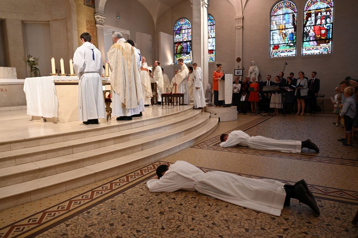 Ordinations diaconales en vue du sacerdoce à Saint-Jean-Baptiste de La Salle (…). © Marie-Christine Bertin / Diocèse de Paris.