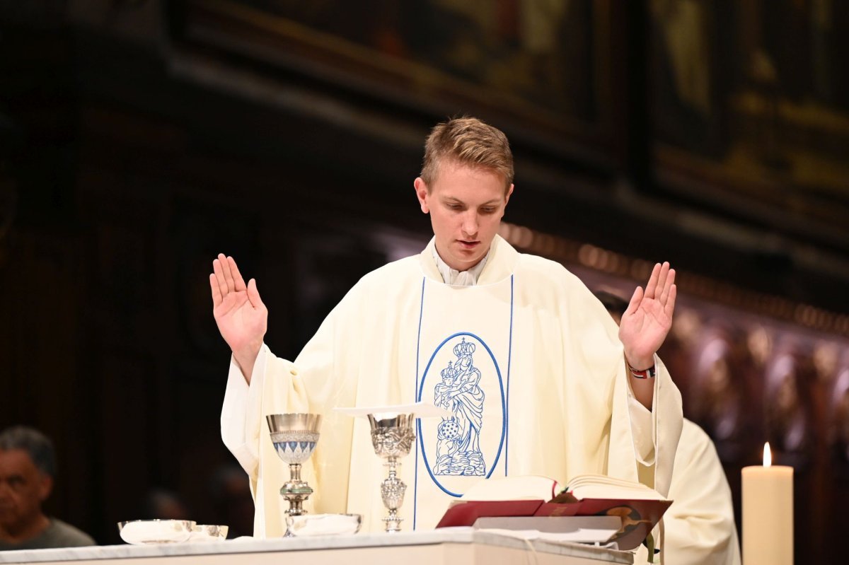 Messe des nouveaux prêtres à Notre-Dame des Victoires 2024. © Marie-Christine Bertin / Diocèse de Paris.