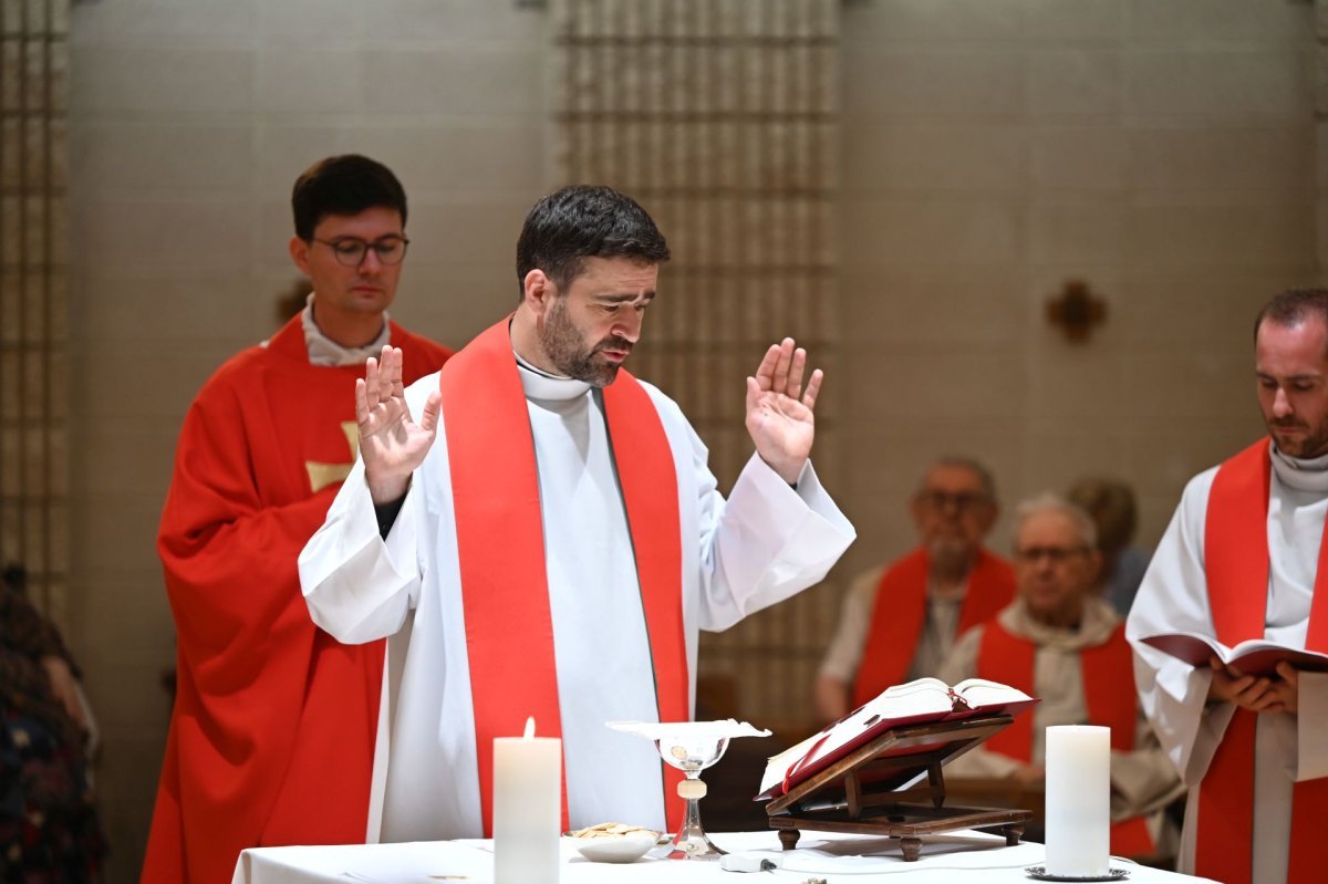 Messe des nouveaux prêtres à la Maison Marie-Thérèse. © Marie-Christine Bertin / Diocèse de Paris.
