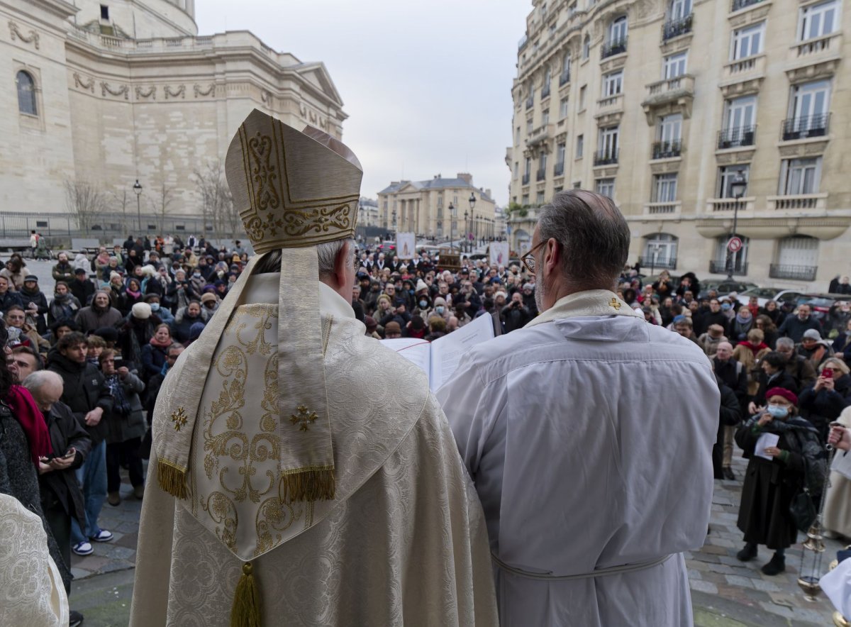 Neuvaine de sainte Geneviève 2025 : messe et procession. © Yannick Boschat / Diocèse de Paris.