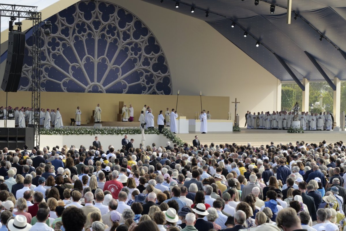 Messe à la Concorde et aux Champs-Élysées présidée par le pape Léon XIV. © Yannick Boschat / Diocèse de Paris.