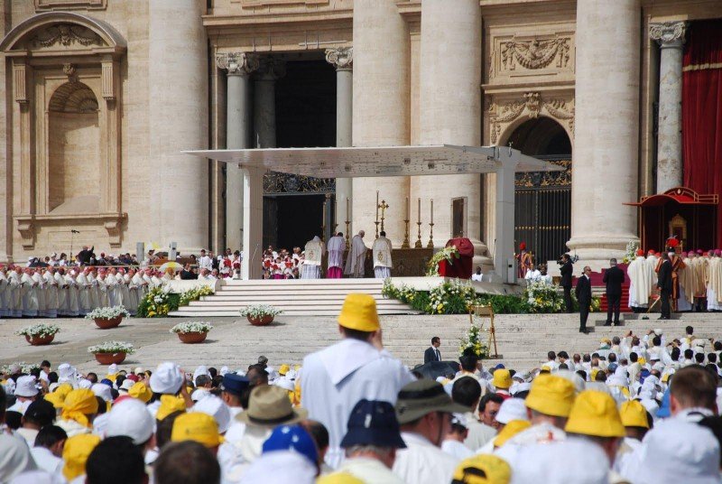 Juin 2010 : Clôture de l'année sacerdotale à Rome avec le Pape Benoît XVI. 