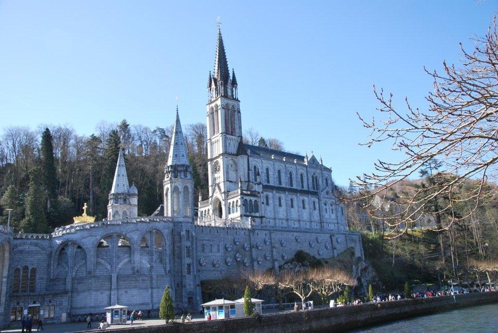 C'est par un temps splendide que, majestueuse, la basilique de (…). © Pierre-Louis Lensel.