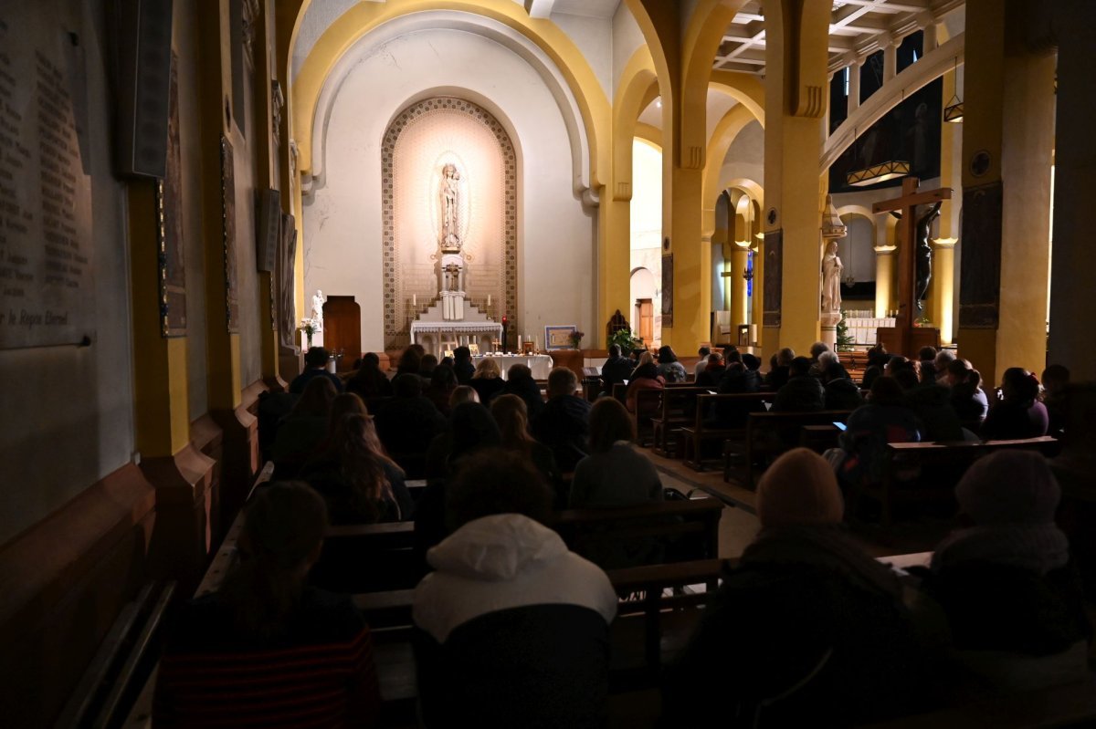 Prière du matin à Saint-Dominique. © Marie-Christine Bertin / Diocèse de Paris.