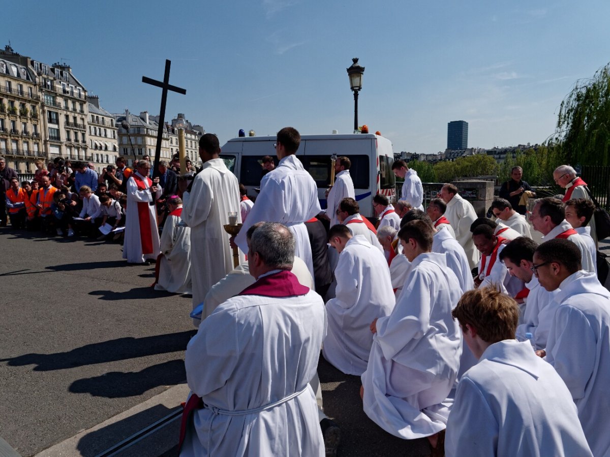 Chemin de croix de Notre-Dame de Paris. © Yannick Boschat / Diocèse de Paris.