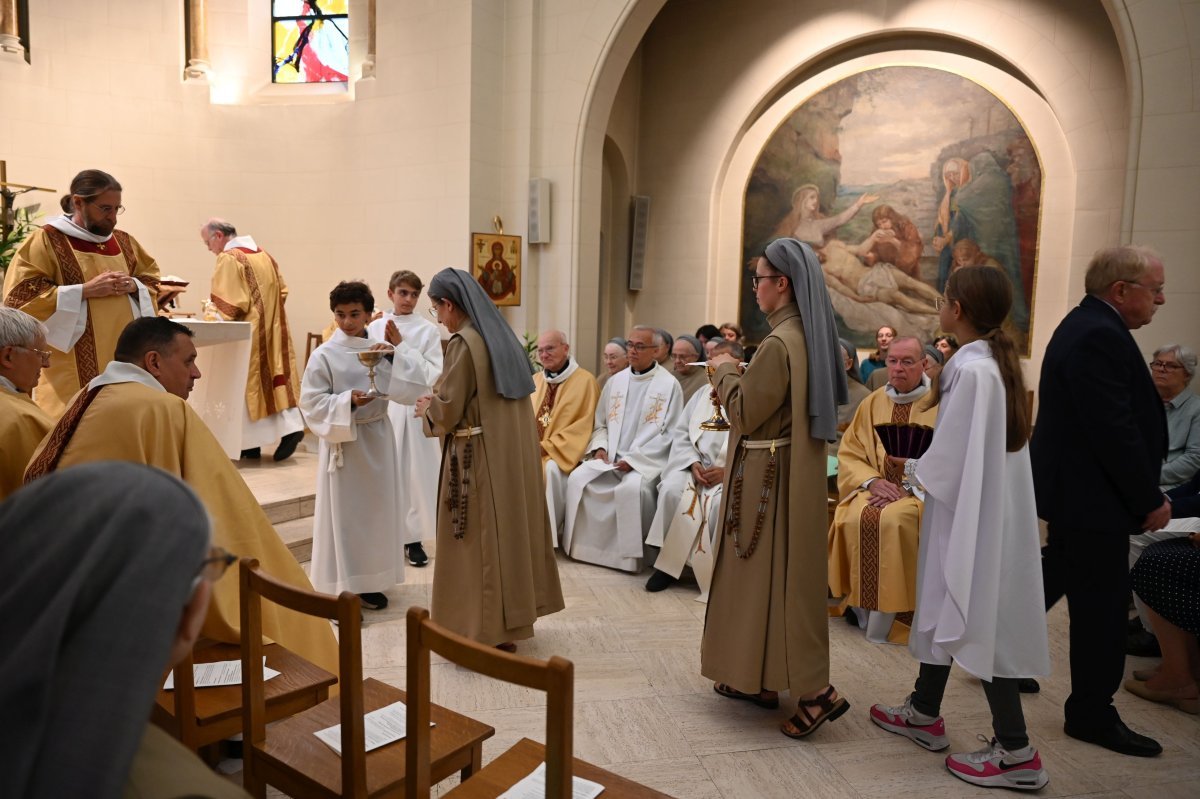 130e anniversaire de la fondation des Soeurs Franciscaines Réparatrices de (…). © Marie-Christine Bertin / Diocèse de Paris.