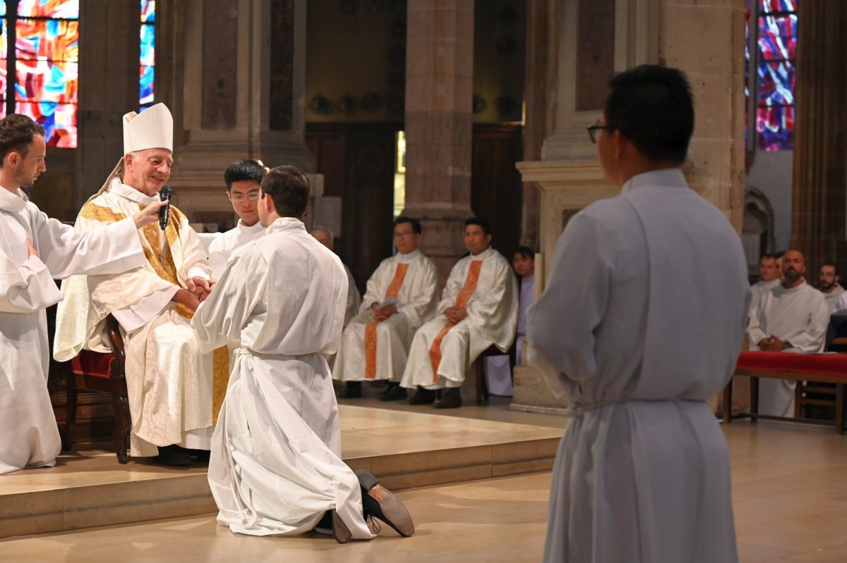 Ordinations diaconales en vue du sacerdoce à Saint-Séverin (5e). © Marie-Christine Bertin / Diocèse de Paris.