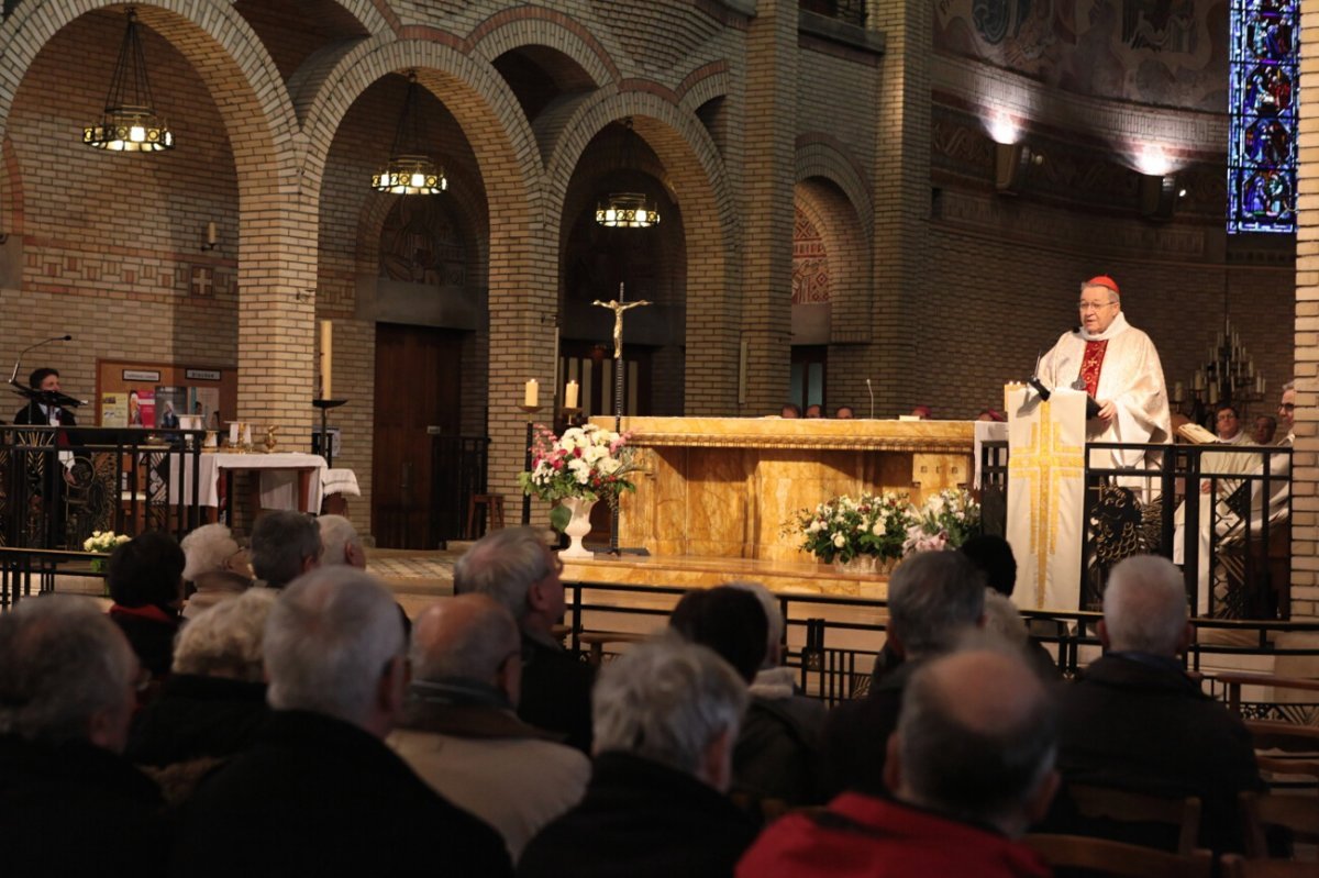 15 janvier 2015, messe avec les diacres d'Île-de-France à Saint-Léon (15e). © Yannick Boschat.