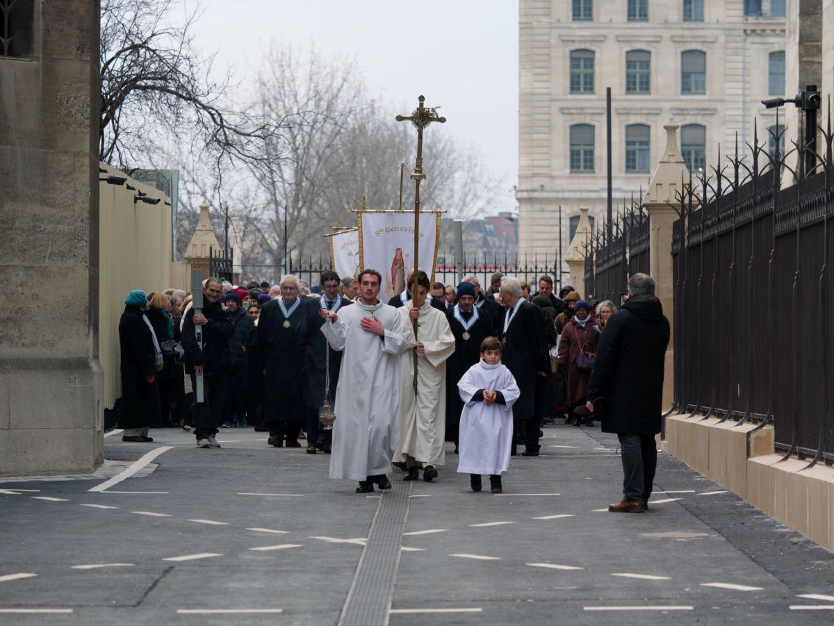 Neuvaine de sainte Geneviève 2025 : messe et procession. © Yannick Boschat / Diocèse de Paris.