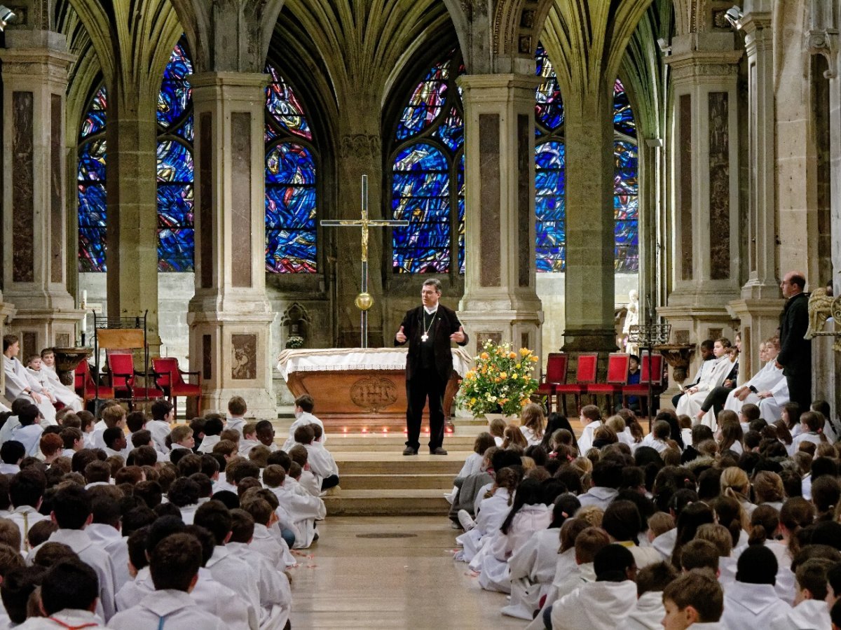 Rencontre avec Mgr Michel Aupetit, archevêque de Paris, à Saint-Séverin. © Yannick Boschat / Diocèse de Paris.