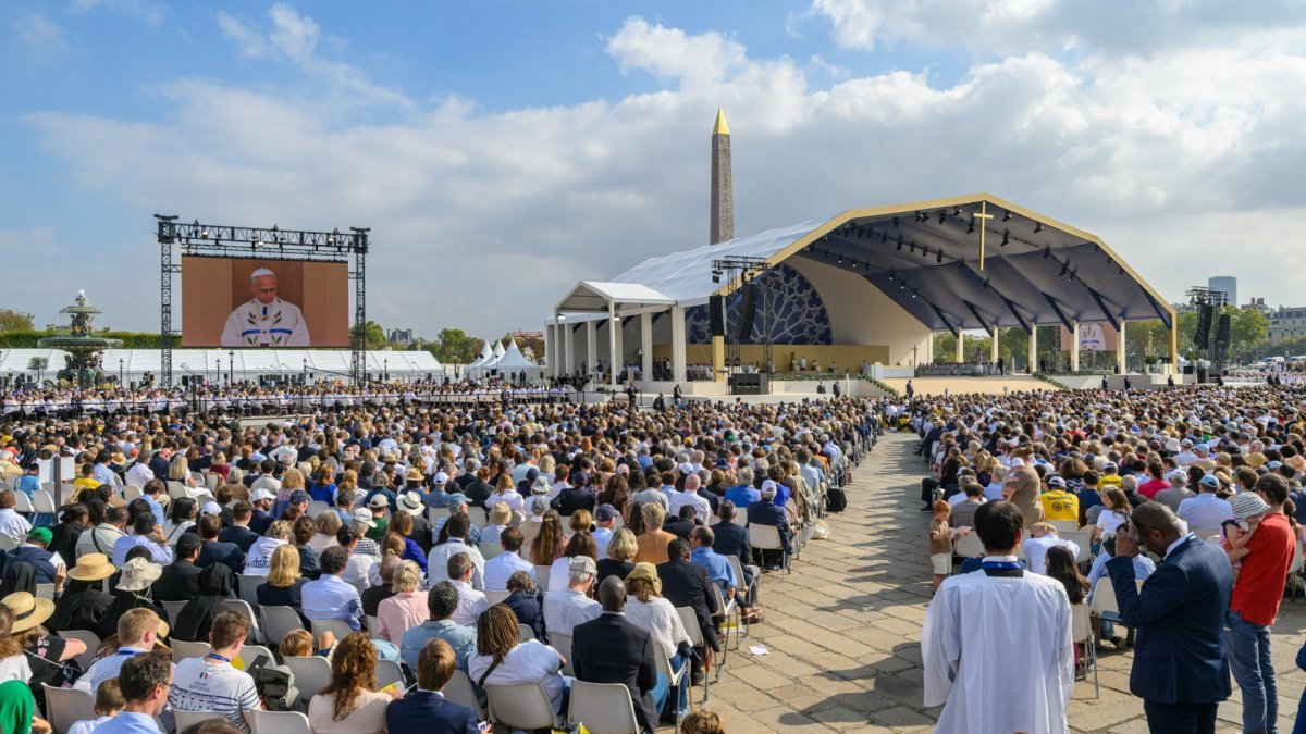 Messe à la Concorde et aux Champs-Élysées présidée par le pape Léon XIV. © Jean-Baptiste Delerue / Diocèse de Paris.