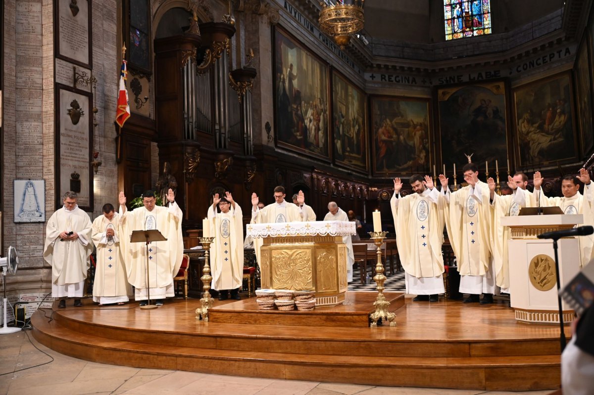 Messe des nouveaux prêtres à Notre-Dame des Victoires 2026. © Marie-Christine Bertin / Diocèse de Paris.