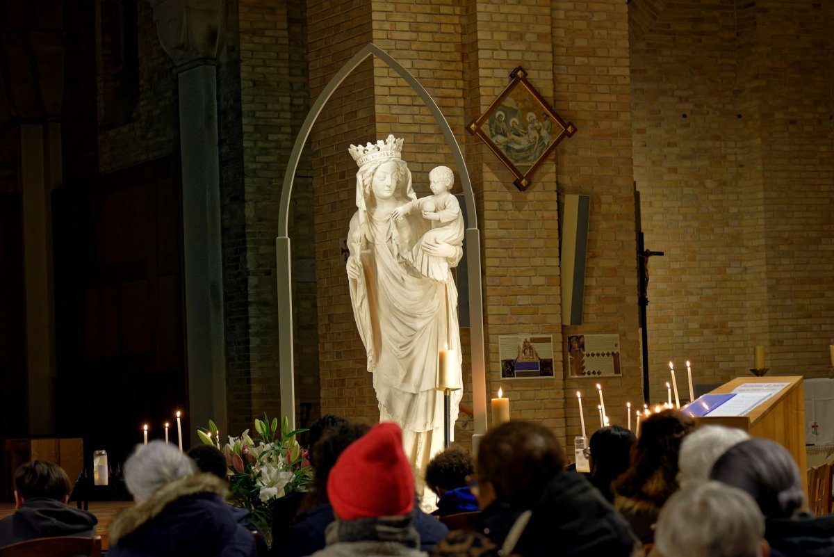 Étape 4 à Notre-Dame du Rosaire. © Trung Hieu Do / Diocèse de Paris.