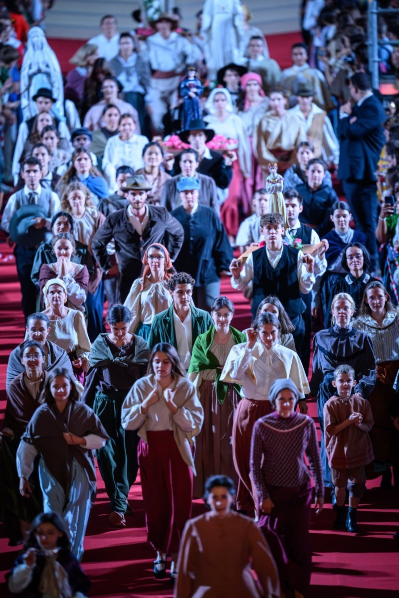 Veillée de prière avec les jeunes et le pape Léon XIV : Spectacle. © Jean-Baptiste Delerue / Diocèse de Paris.