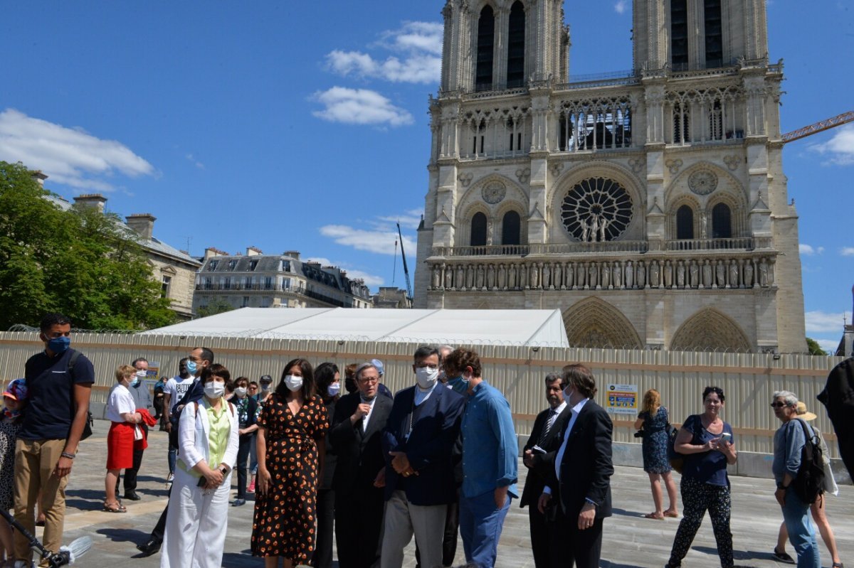 Réouverture du parvis de Notre-Dame de Paris. © Marie-Christine Bertin / Diocèse de Paris.