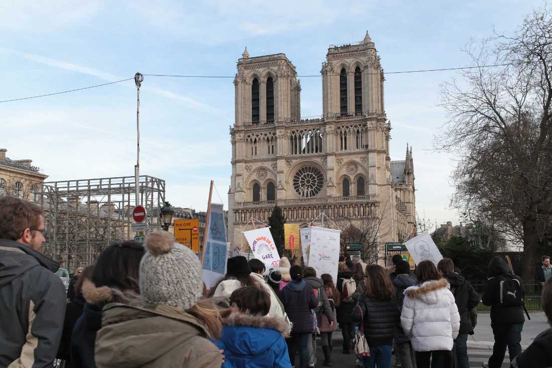 Marche vers Notre-Dame de Paris. © Yannick Boschat / Diocèse de Paris.