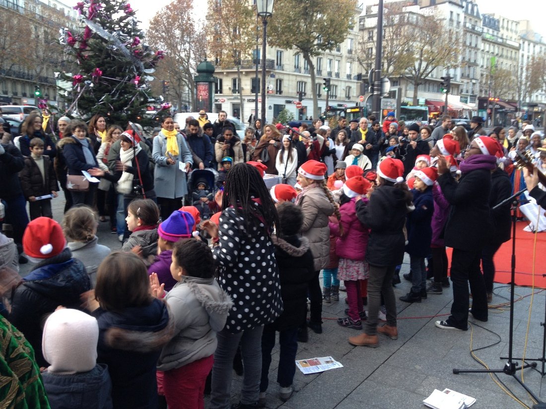 Cortège de Saint-Nicolas de Saint-Joseph-Artisan (10e) vers Saint-Laurent (10e). © Pierre-Louis Lensel / Diocèse de Paris.