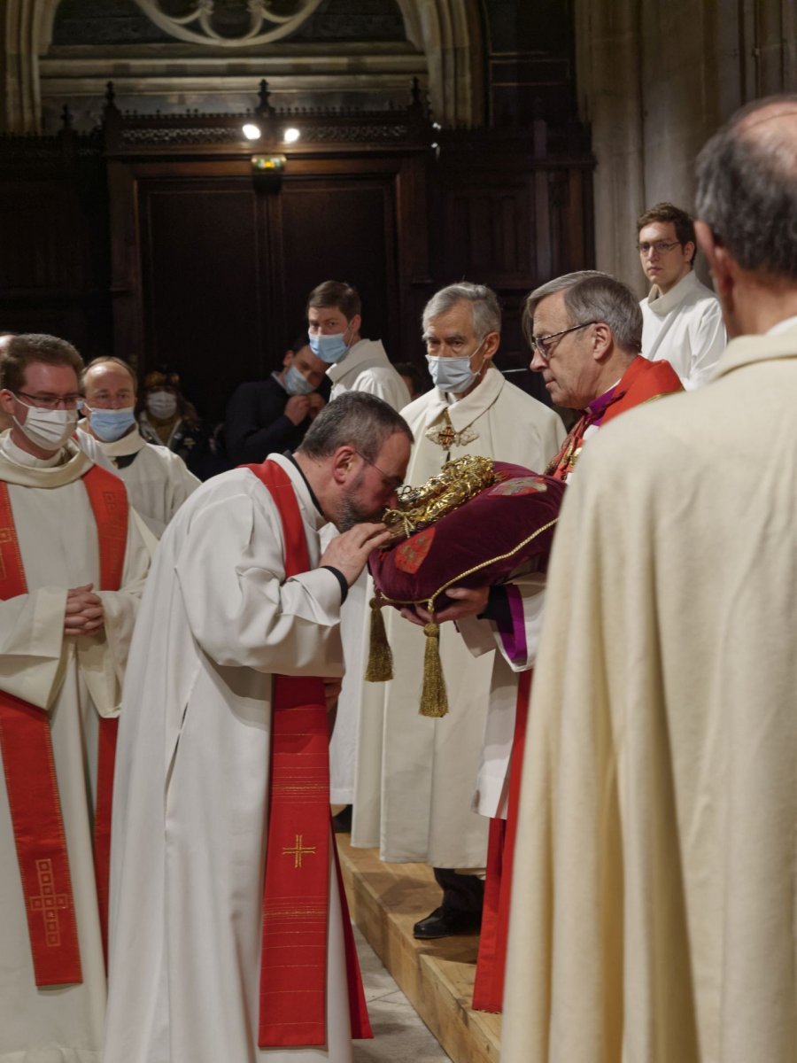 Ostention de la sainte couronne d'épines. © Yannick Boschat / Diocèse de Paris.