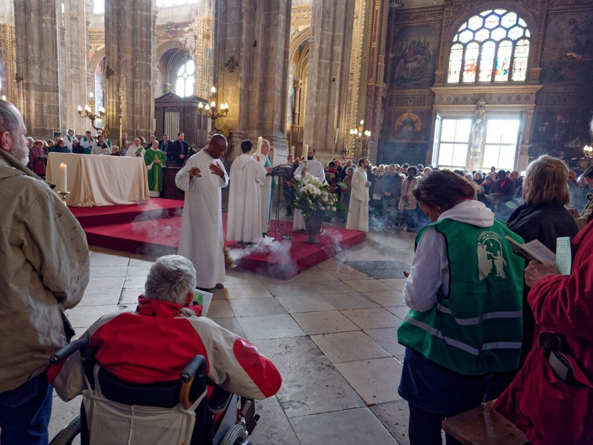 Rassemblement diocésain pour la 2e Journée Mondiale des Pauvres à Saint-Eustache. © Yannick Boschat / Diocèse de Paris.