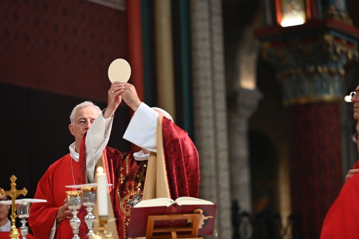 Messe et veillée de prière pour les vocations 2024. © Marie-Christine Bertin / Diocèse de Paris.