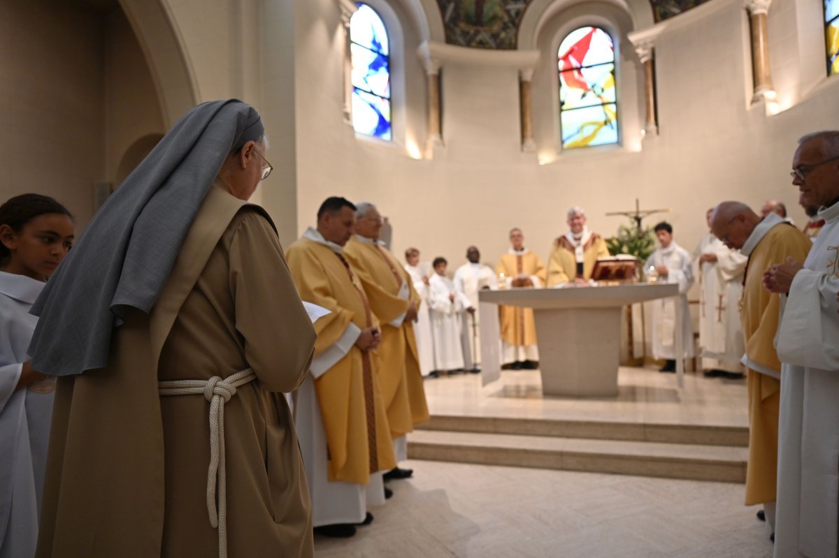 130e anniversaire de la fondation des Soeurs Franciscaines Réparatrices de (…). © Marie-Christine Bertin / Diocèse de Paris.