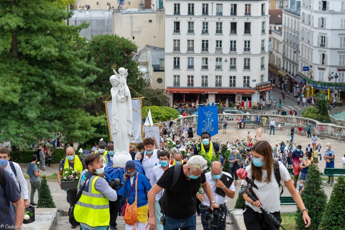 Procession “M de Marie” jusqu'au Sacré-Cœur de Montmartre. © Cédric Vendeix.