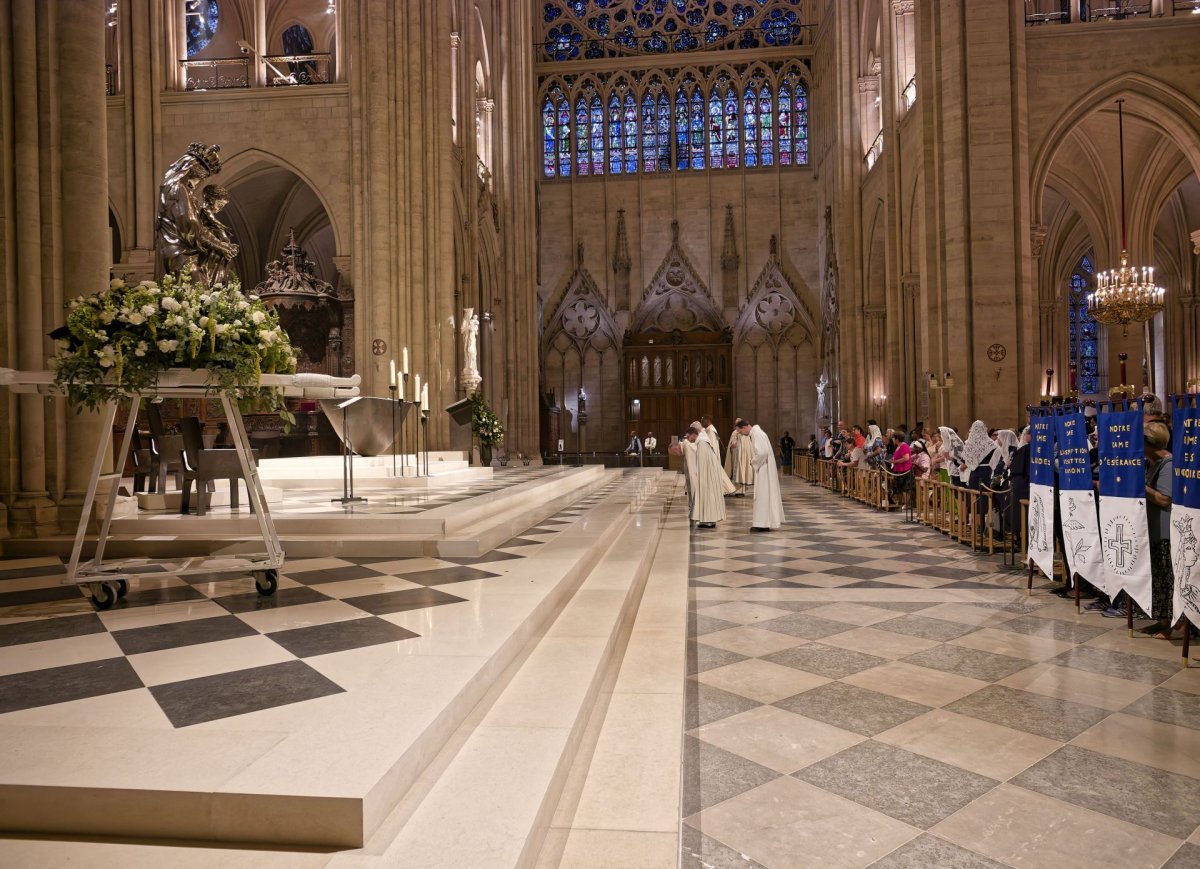 Veille de la fête de l'Assomption à Notre-Dame de Paris 2025. © Yannick Boschat / Diocèse de Paris.