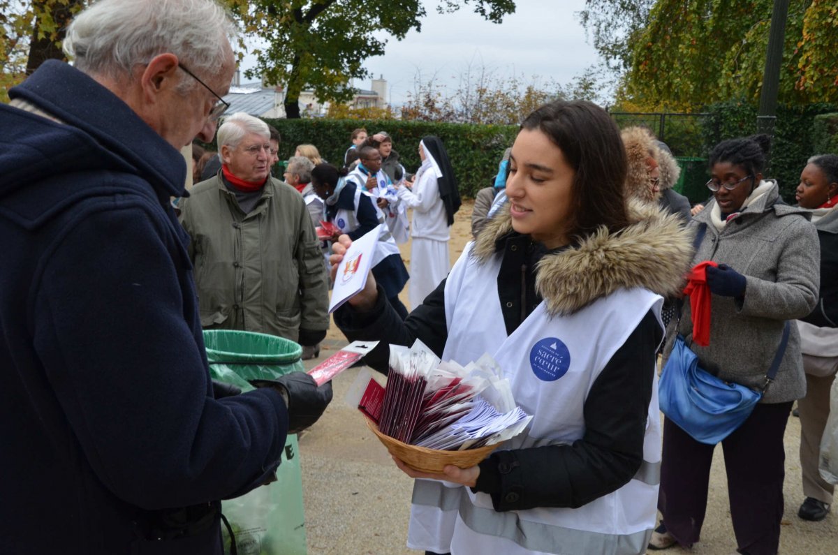 Montée des marches du Sacré-Cœur à l'occasion de la Journée Mondiale (…). © Michel Pourny / Diocèse de Paris.