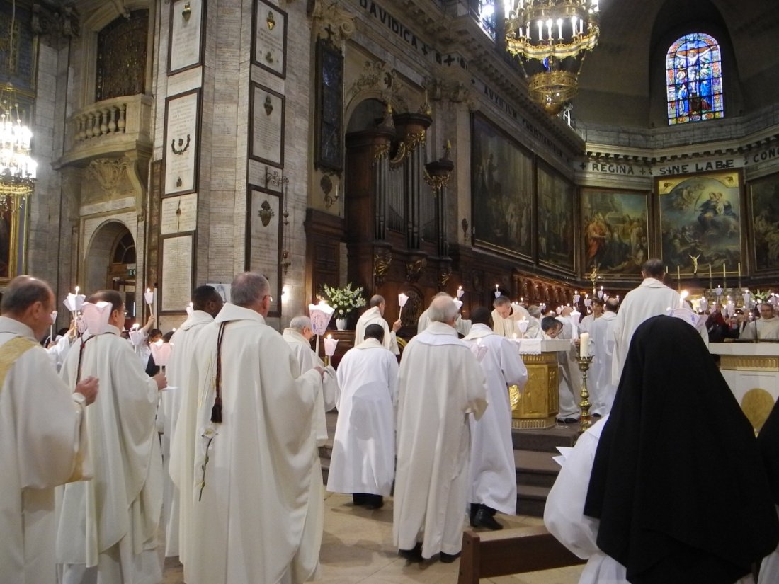 Procession d'entrée de la messe. © Marie-Christine Bertin / Diocèse de Paris.