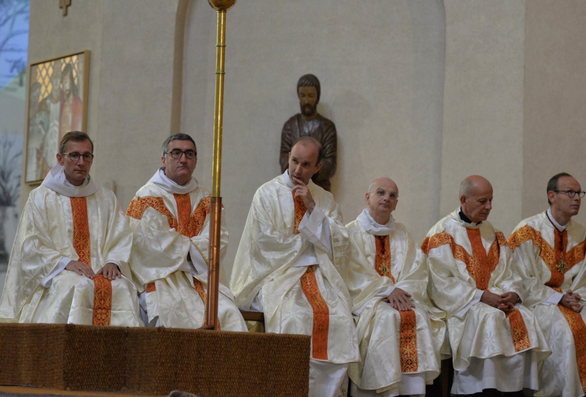 Ordinations d'Henri Beaussant, Philippe Cazala et Pierre-Henri Debray à (…). © Marie-Christine Bertin.