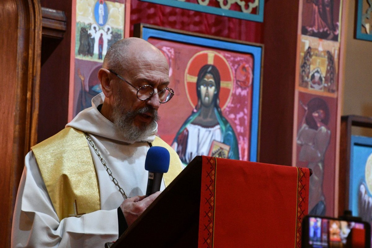 Prière pour la paix en Ukraine à la cathédrale Saint-Volodymyr-le-Grand. © Michel Pourny / Diocèse de Paris.