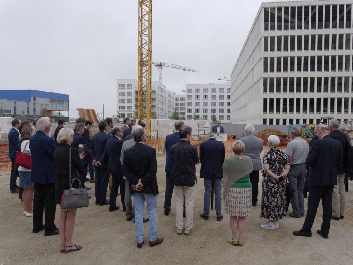 Pose de la première pierre du Centre Teilhard de Chardin. © Yannick Boschat / Diocèse de Paris.