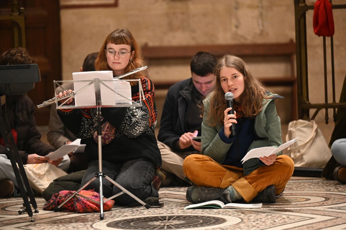 Prière du matin à Saint-Pierre de Montrouge. © Marie-Christine Bertin / Diocèse de Paris.