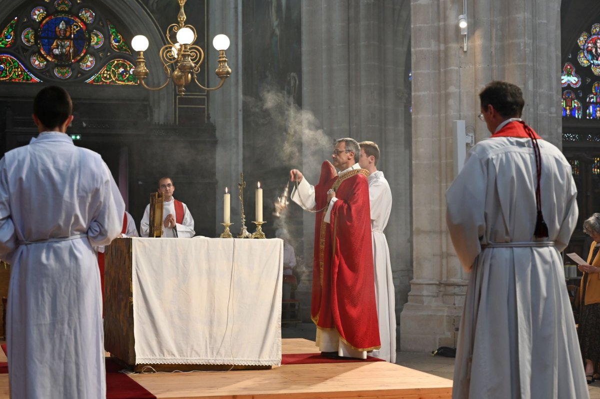 Messe d'action de grâce pour le ministère de Mgr Olivier de Cagny à Paris. © Marie-Christine Bertin / Diocèse de Paris.