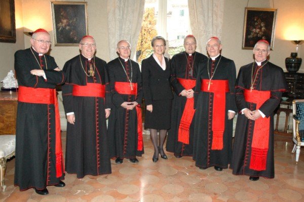 43 - Déjeuner à l'ambassade de France auprès du Saint-Siège avec Madame (…). 