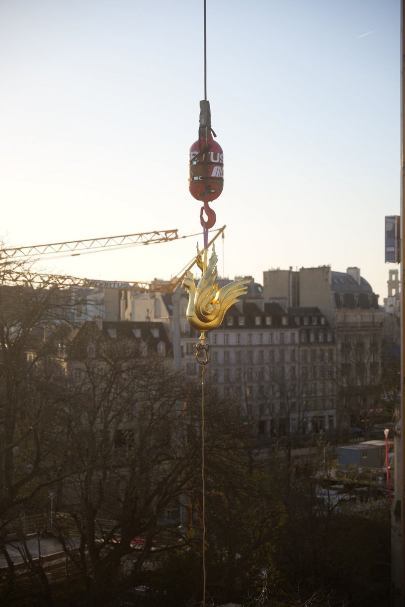 Bénédiction du coq de la flèche de Notre-Dame de Paris. © Luc-Emmanuel Ponchard / Diocèse de Paris.