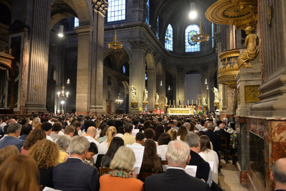 Confirmation des adultes au cours de la Vigile de Pentecôte 2023, (…). © Marie-Christine Bertin / Diocèse de Paris.