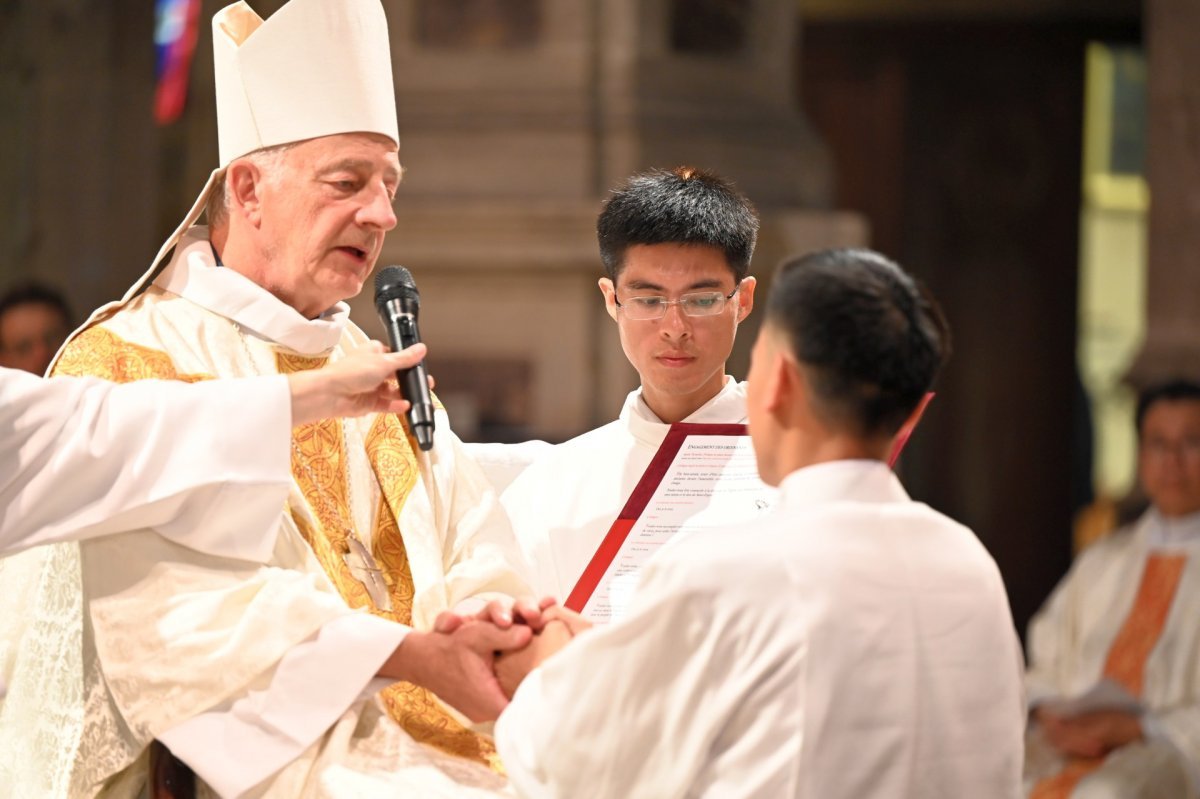 Ordinations diaconales en vue du sacerdoce à Saint-Séverin (5e). © Marie-Christine Bertin / Diocèse de Paris.