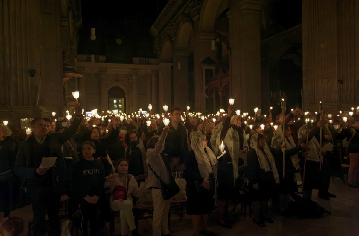 Procession mariale “Marcher avec Marie”. © Trung Hieu Do / Diocèse de Paris.