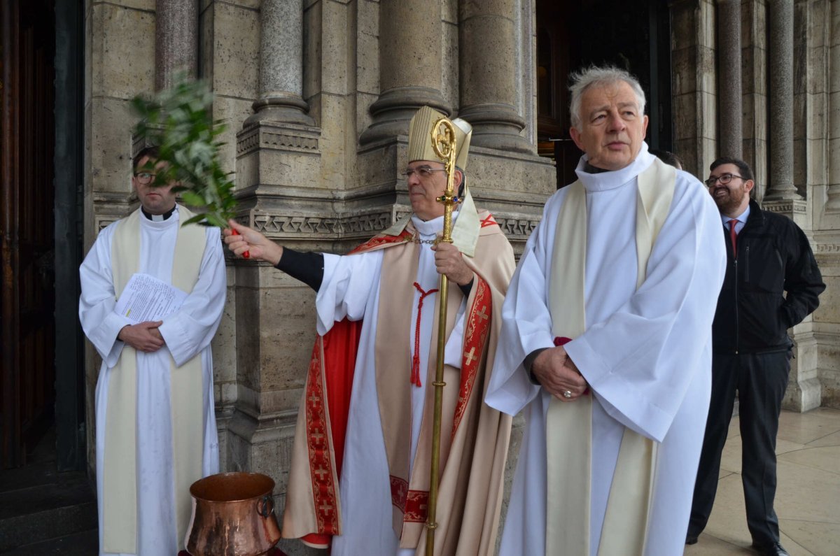 Montée des marches du Sacré-Cœur à l'occasion de la Journée Mondiale (…). © Michel Pourny / Diocèse de Paris.