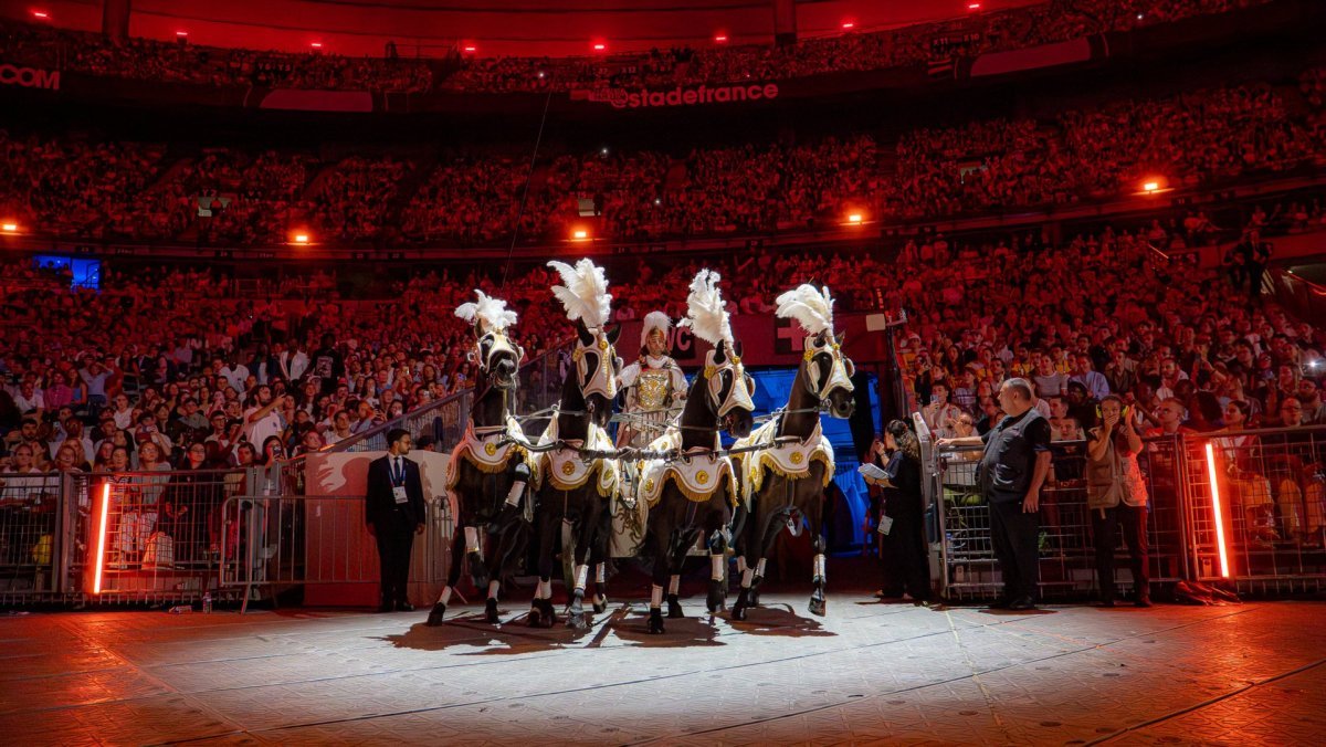 Veillée de prière avec les jeunes et le pape Léon XIV : Spectacle. © Marvin Prevost / Diocèse de Paris.