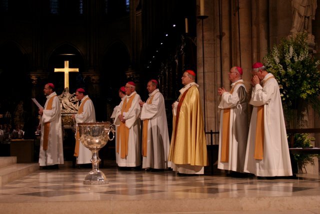 Les évêques d'île-de-France autour de Mgr André Vingt-Trois. © Armelle de Brichambaut.