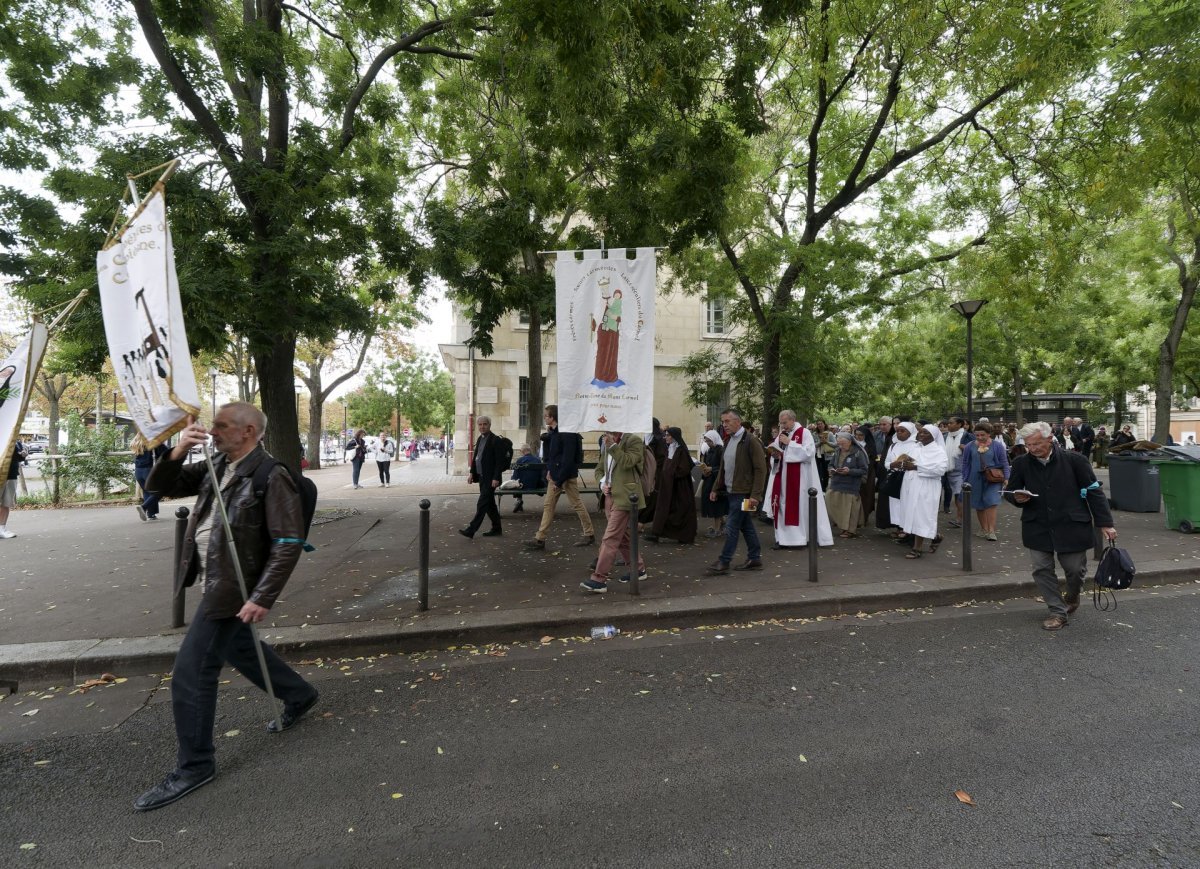 Canonisation des 16 Carmélites de Compiègne : Procession et chemin de croix. © Yannick Boschat / Diocèse de Paris.