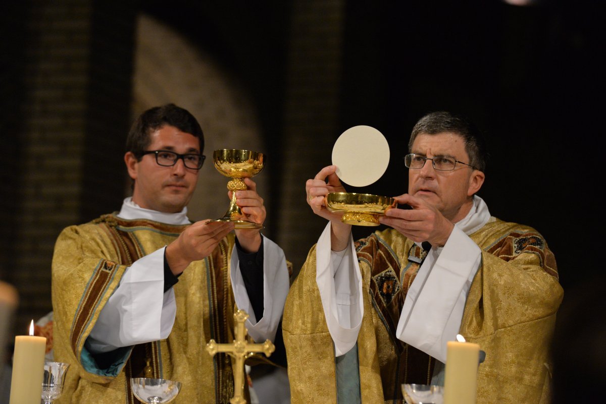 Ordinations d'Alexis et Jean-Basile Gras à Saint-Léon. © Marie-Christine Bertin.