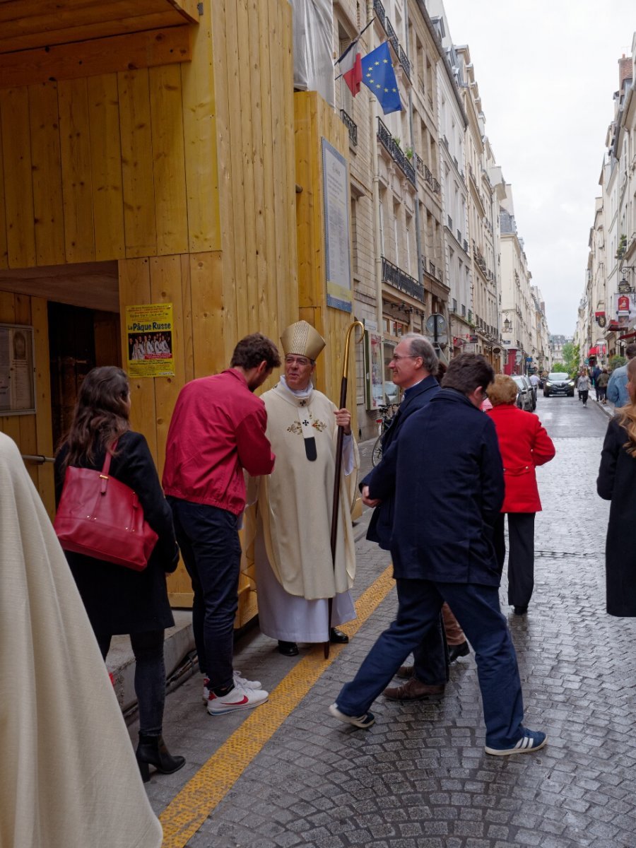 Rassemblement des néophytes à Saint-Louis en l'Île. © Yannick Boschat / Diocèse de Paris.