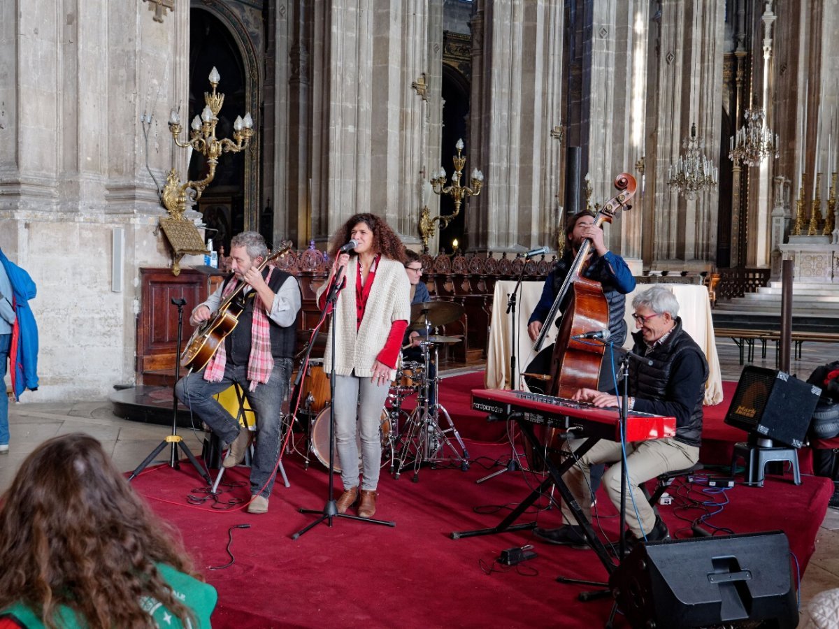 Rassemblement diocésain pour la 2e Journée Mondiale des Pauvres à Saint-Eustache. © Yannick Boschat / Diocèse de Paris.