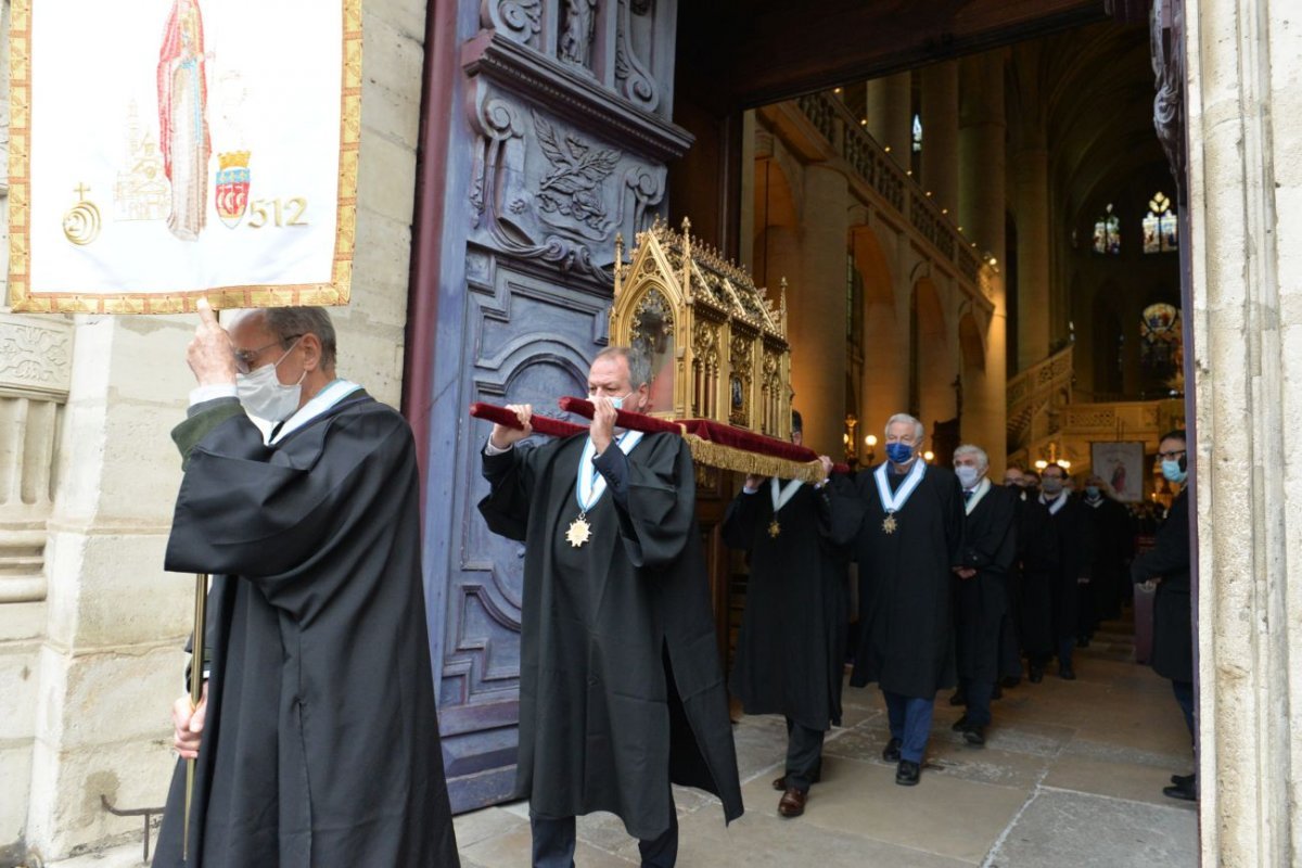 Messe solennelle, bénédiction de Paris et procession de la châsse de sainte (…). © Marie-Christine Bertin / Diocèse de Paris.