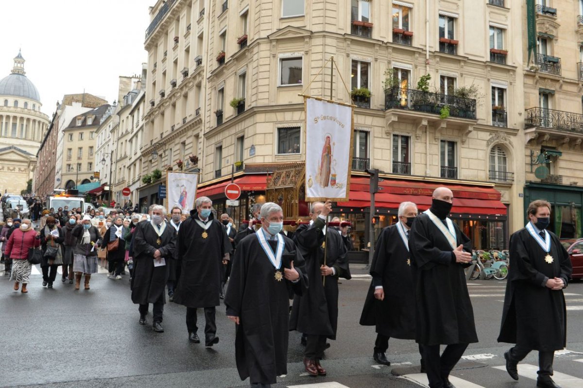 Messe solennelle, bénédiction de Paris et procession de la châsse de sainte (…). © Marie-Christine Bertin / Diocèse de Paris.